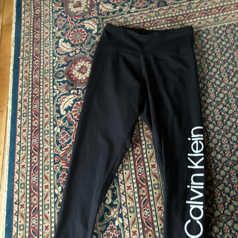 Calvin Klein leggings size medium only worn one time.